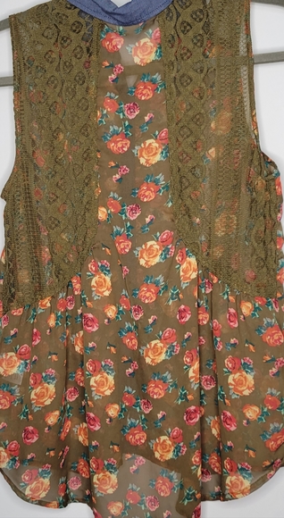 Floral Button Up Top Size M - Picture 2 of 4